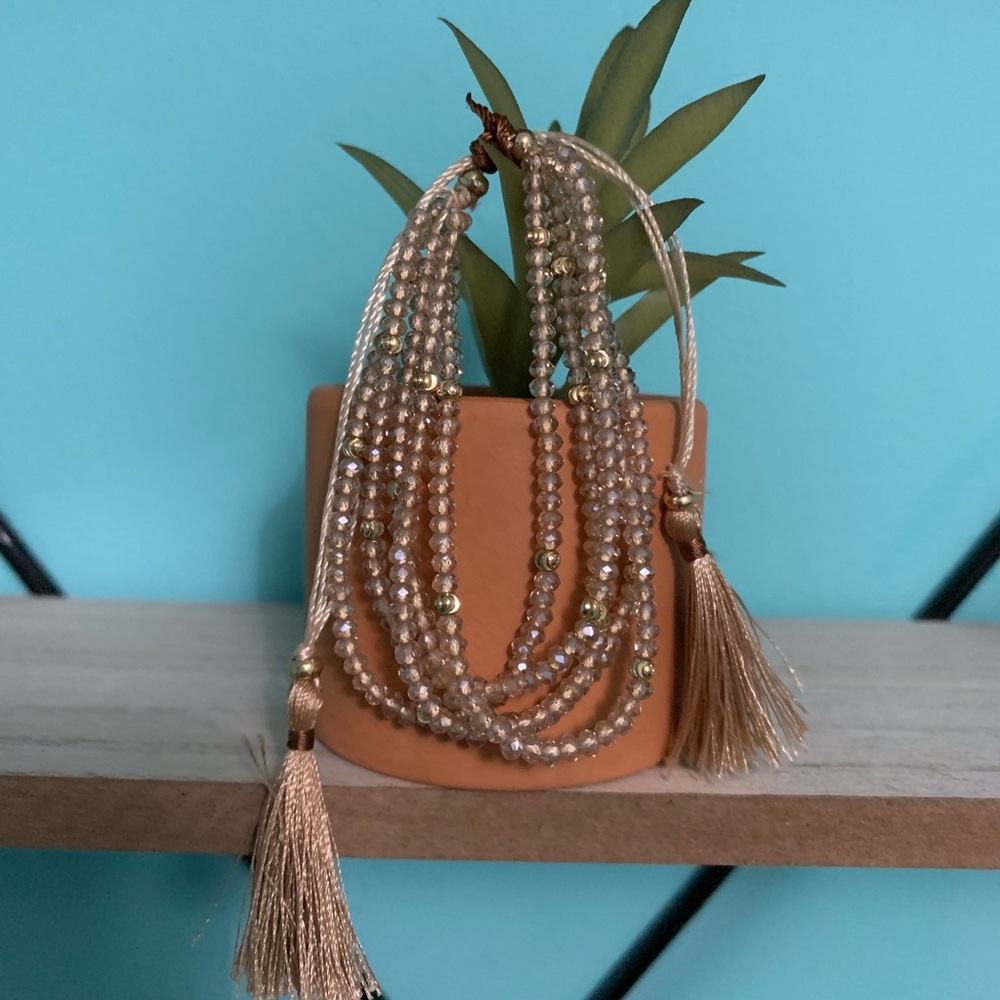 Neutral beaded multilayer bracelet